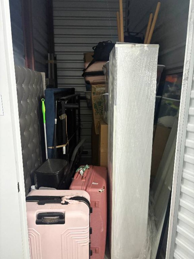 5 x 10 storage unit in Dallas, TX