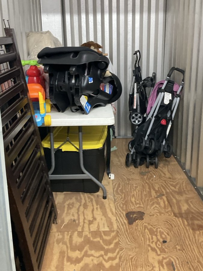 5 x 10 storage unit in Euclid, OH