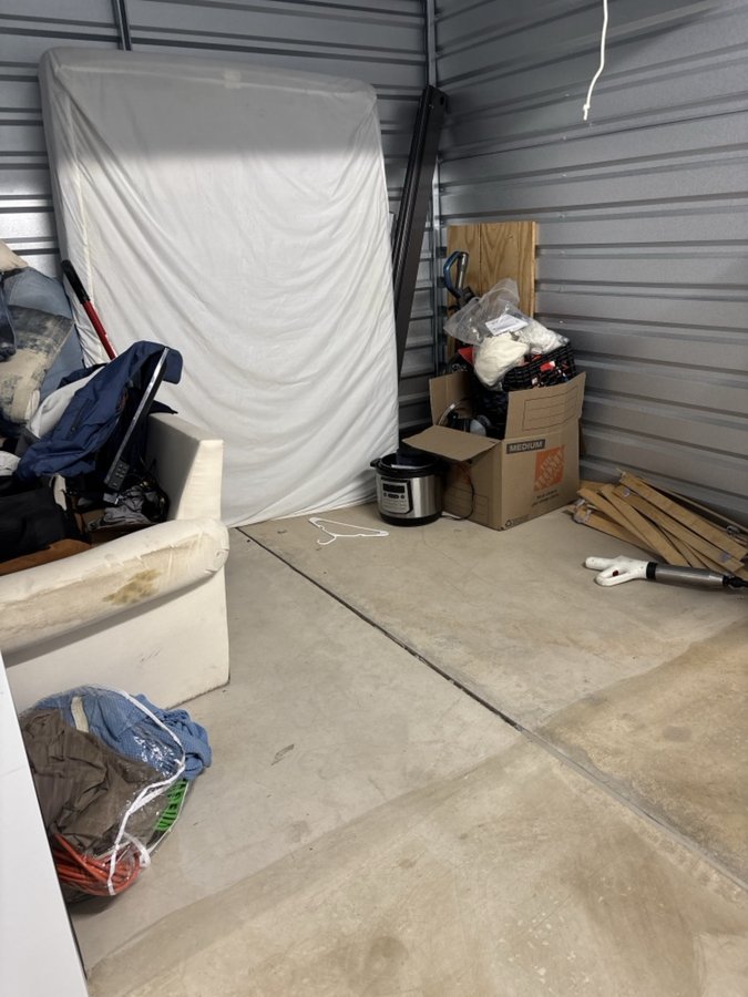 10 x 7 storage unit in Center Valley, PA