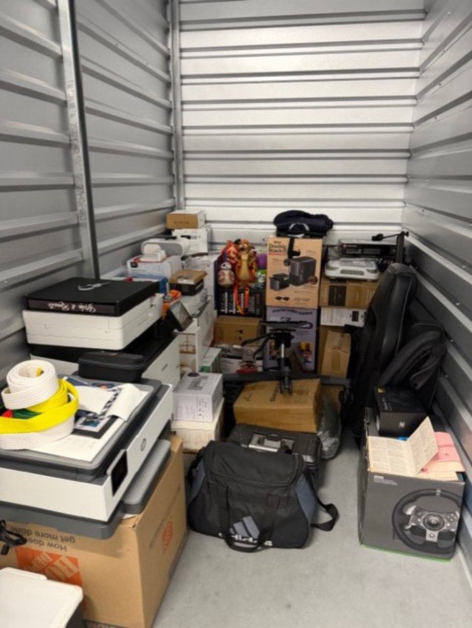 5 x 10 storage unit in Orlando, FL