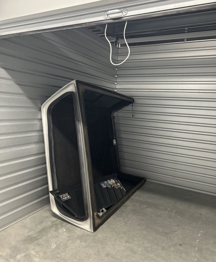 10 x 10 storage unit in Paramount, CA