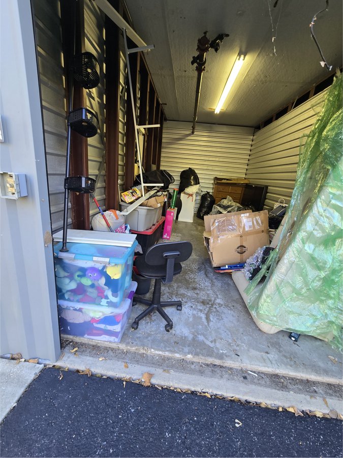 10 x 20 storage unit in Trenton, NJ