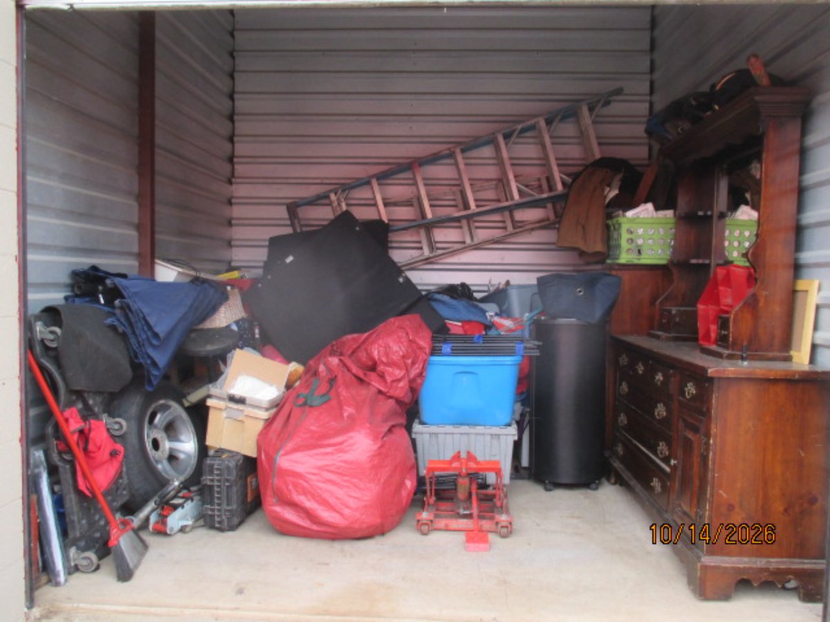 10 x 10 storage unit in East Peoria, IL