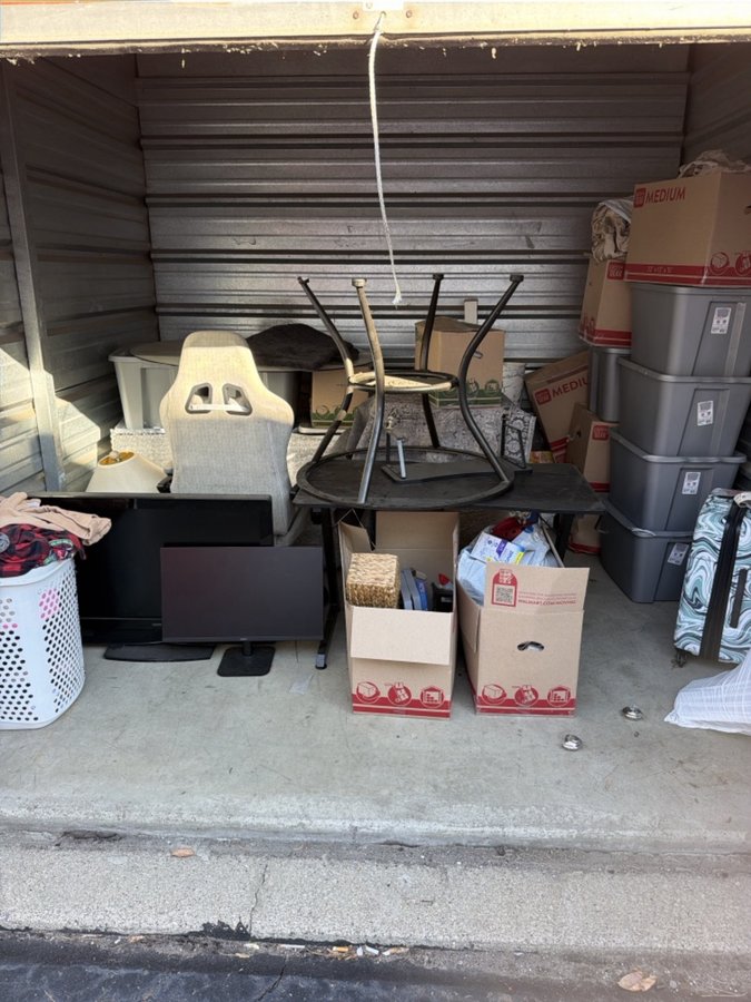 10 x 10 storage unit in Fraser, MI