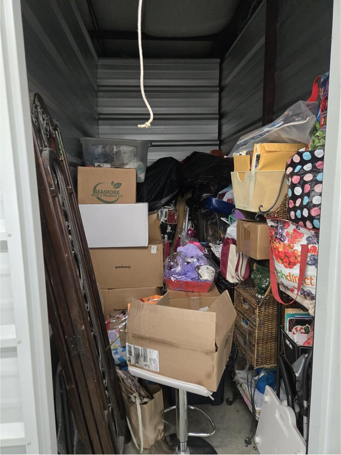 5 x 10 storage unit in Avenel, NJ