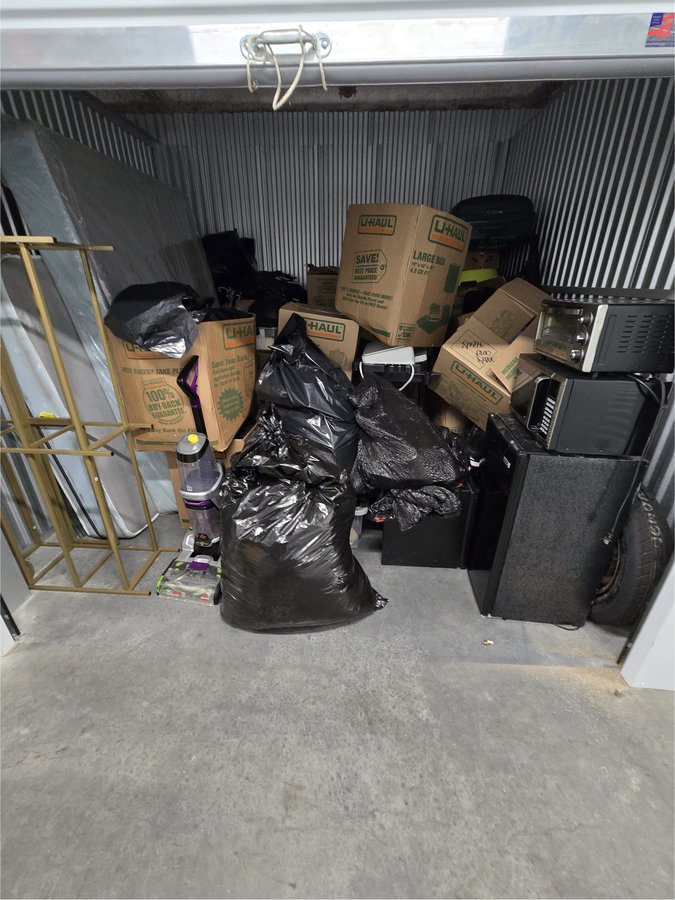 10 x 10 storage unit in Jacksonsville, FL