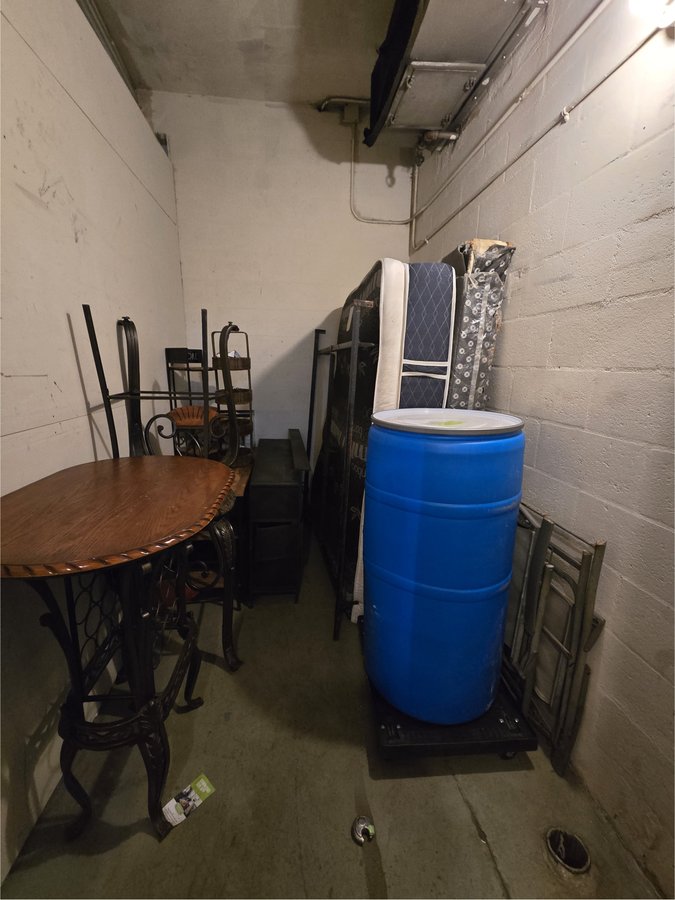 5 x 10 storage unit in Bronx, NY