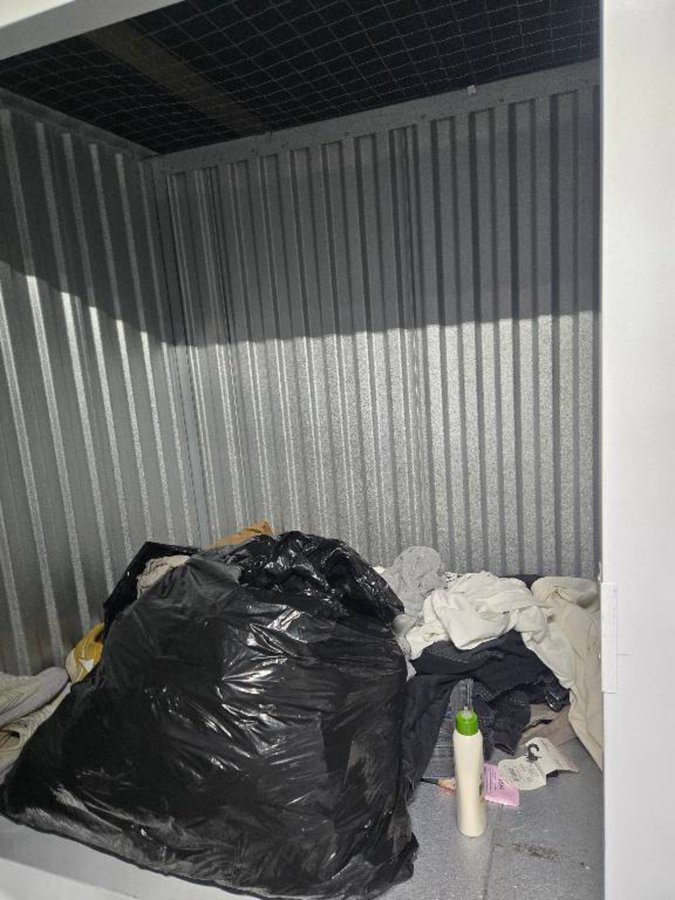 4 x 3 storage unit in Glendale, CA