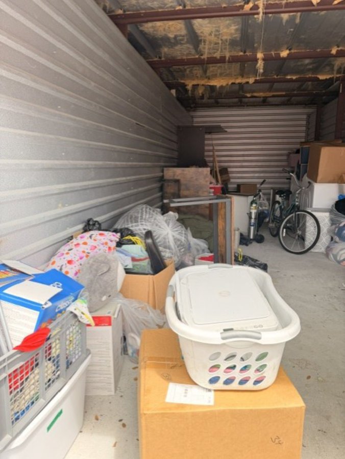 10 x 30 storage unit in Orlando, FL