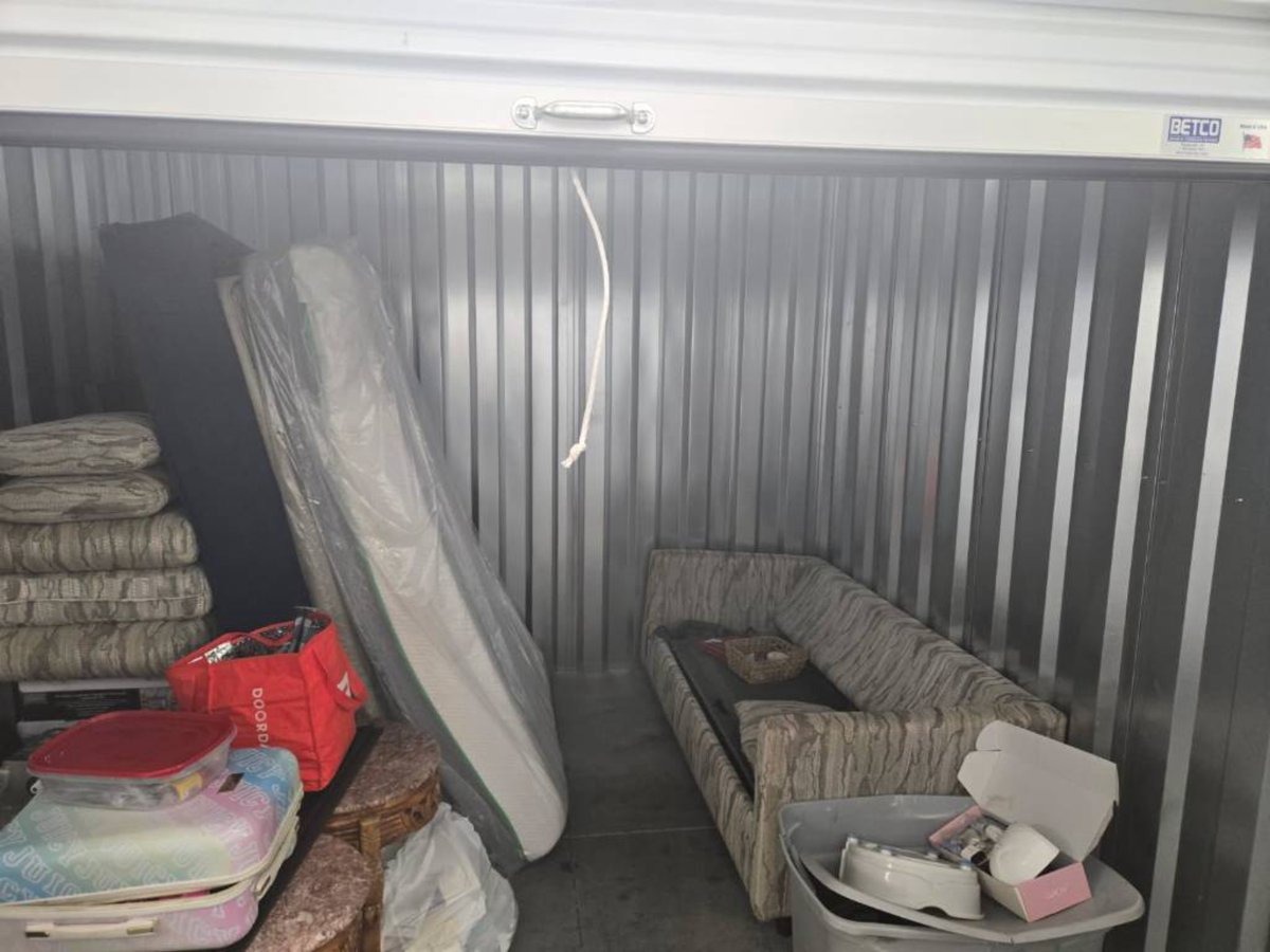 10 x 10 storage unit in Summerville, SC