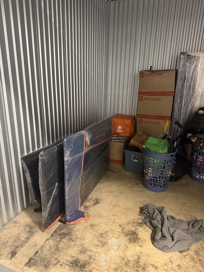 10 x 10 storage unit in Oxon Hill, MD
