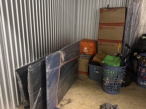 10 x 10 storage unit in Oxon Hill, MD