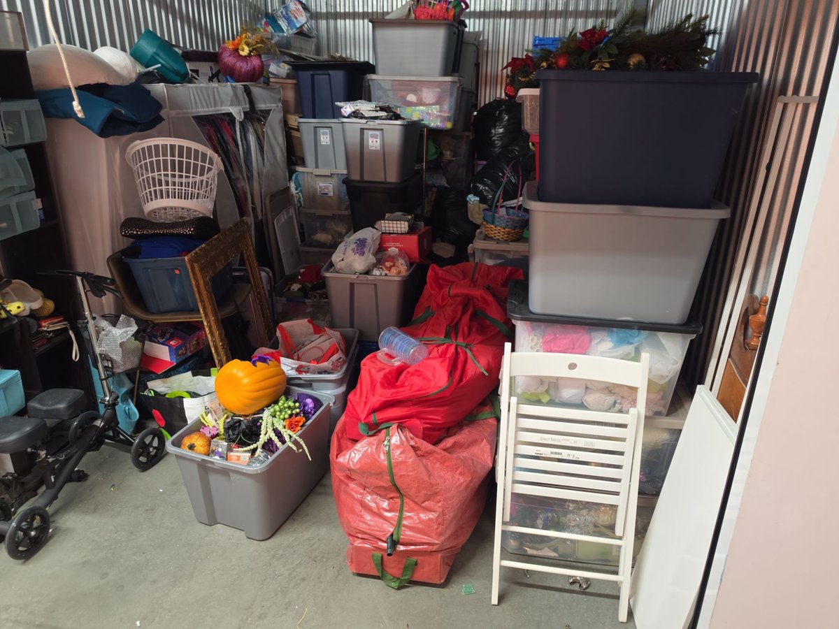 10 x 15 storage unit in West Haven, CT