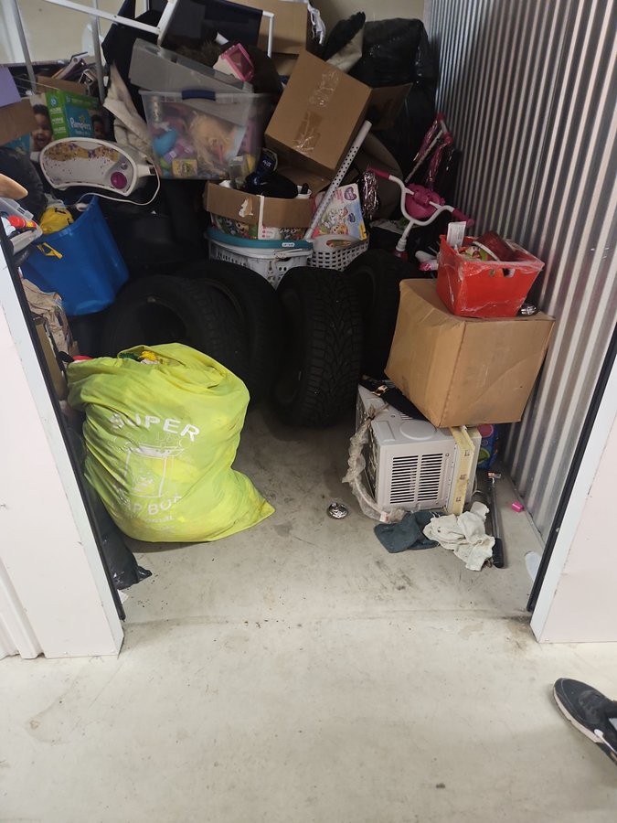 10 x 10 storage unit in West Haven, CT
