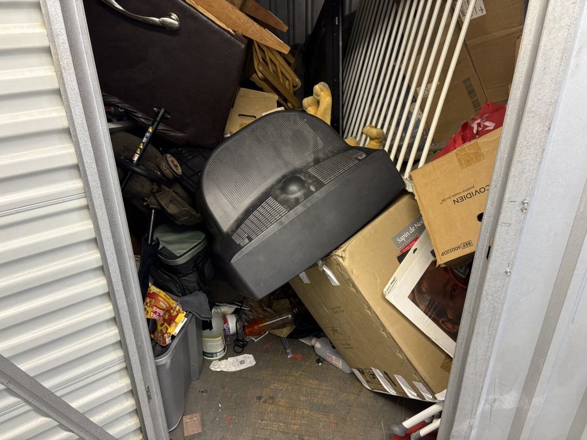 10 x 10 storage unit in Philadelphia, PA