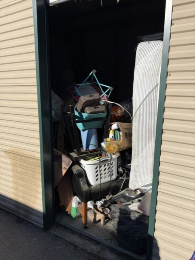 10 x 10 storage unit in Louisville, KY