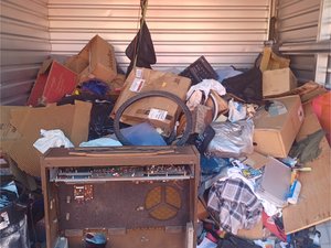 10 x 10 storage unit in Sacramento, CA
