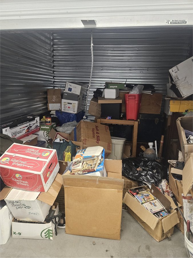 10 x 10 storage unit in San Diego, CA