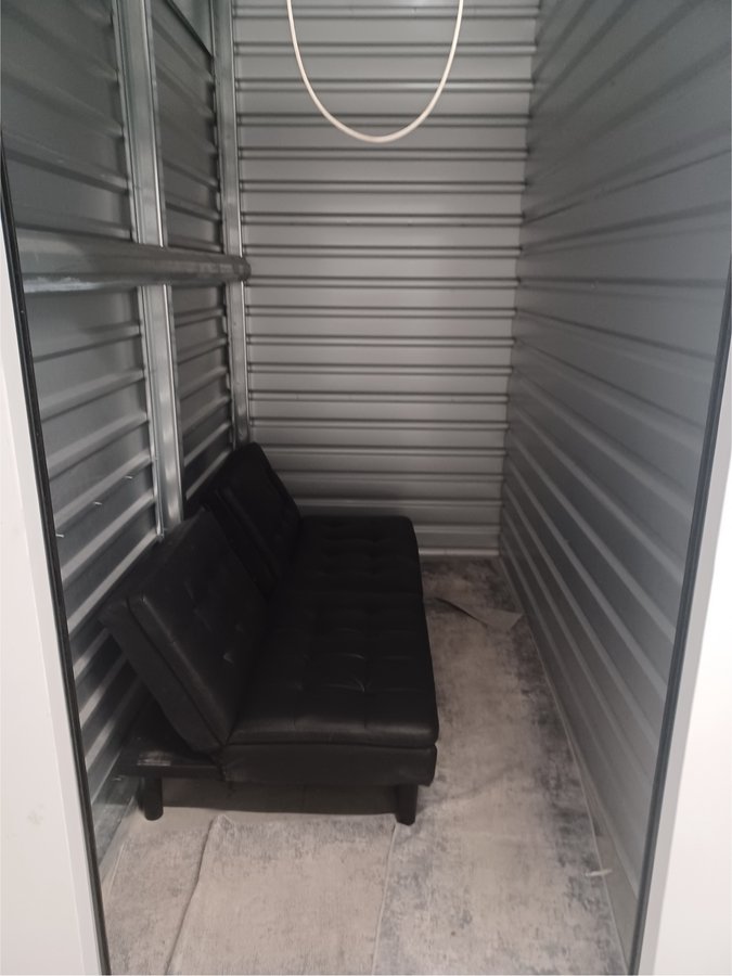 5 x 10 storage unit in Sacramento, CA