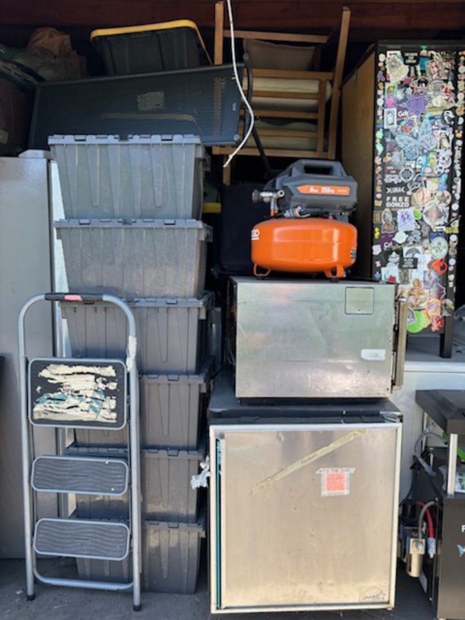 10 x 15 storage unit in Costa Mesa, CA