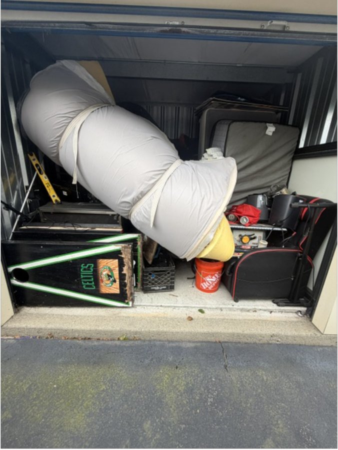 10 x 10 storage unit in Johnston, RI