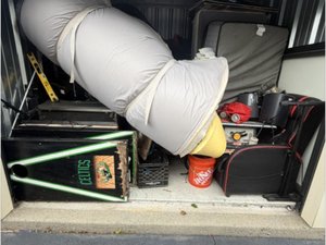 10 x 10 storage unit in Johnston, RI