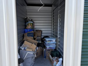 5 x 10 storage unit in Clay, NY