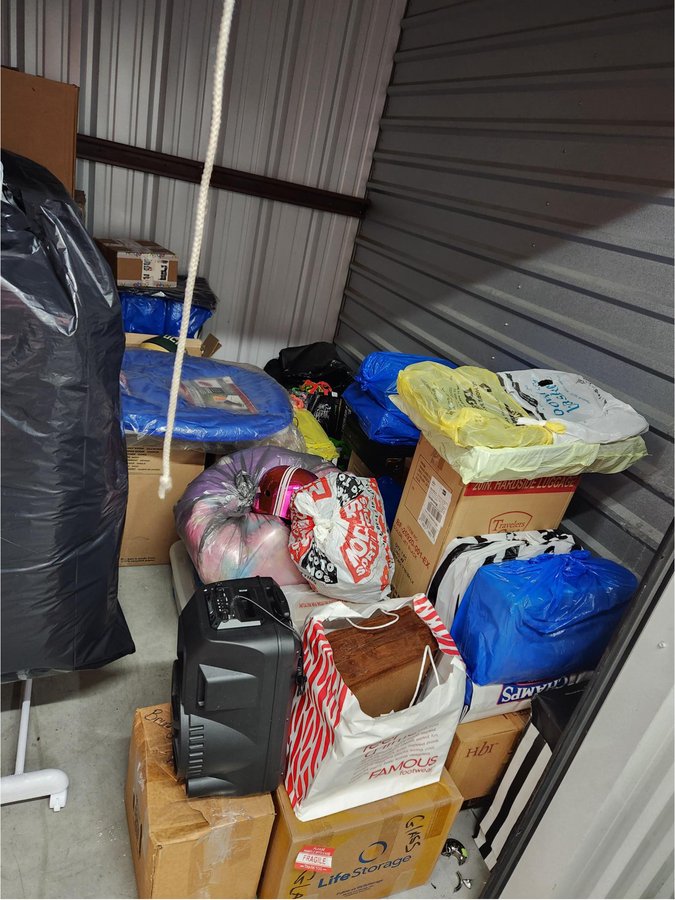 10 x 10 storage unit in Deer Park, NY
