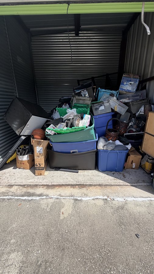 10 x 10 storage unit in St Cloud, FL