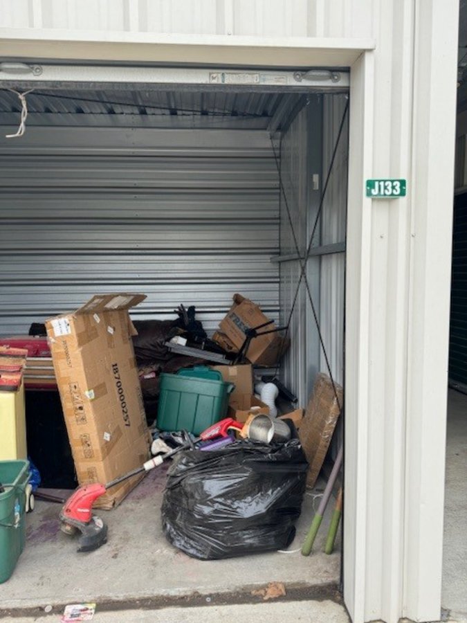10 x 10 storage unit in Ceres, CA
