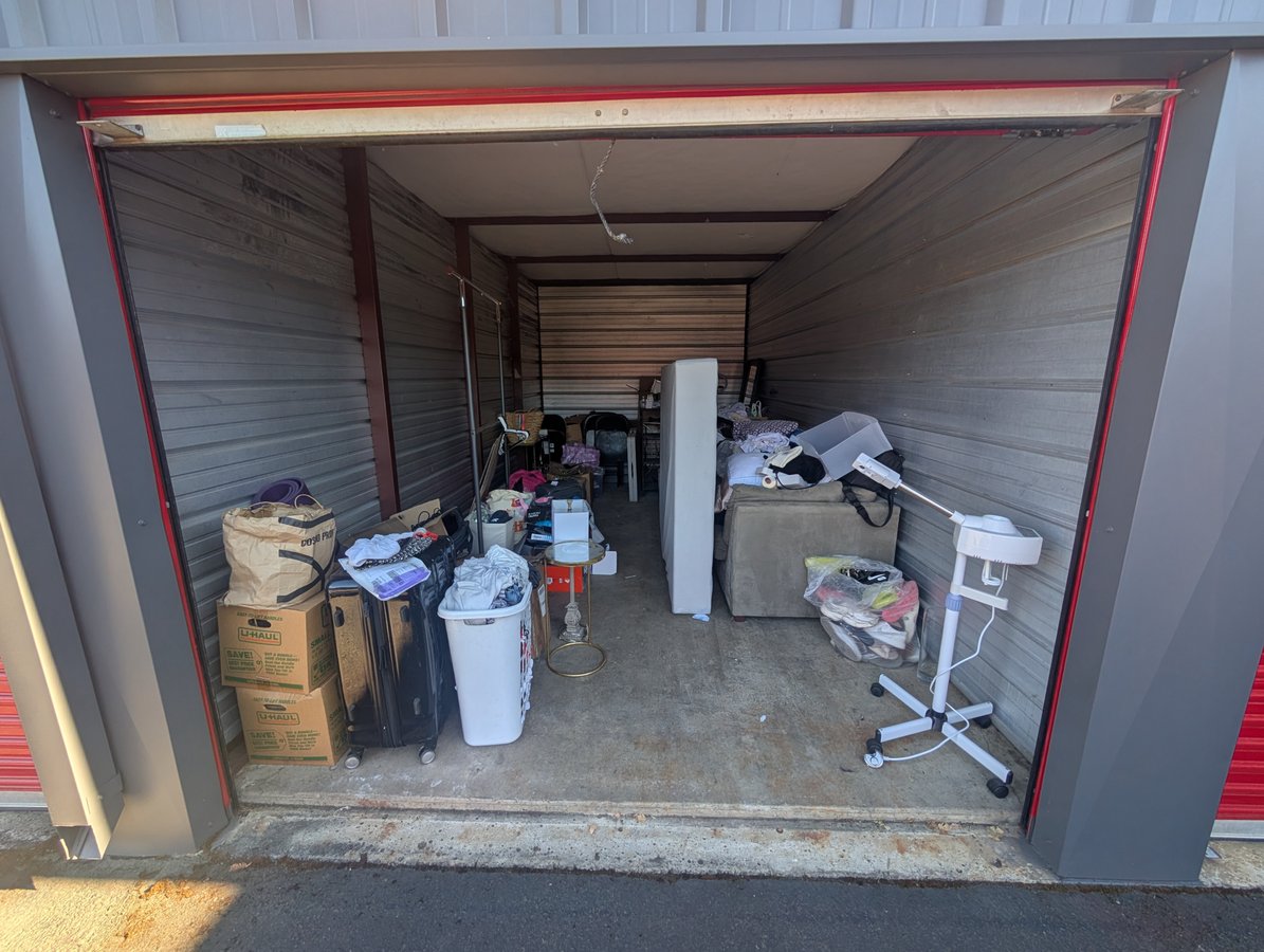 10 x 20 storage unit in Ukiah, CA
