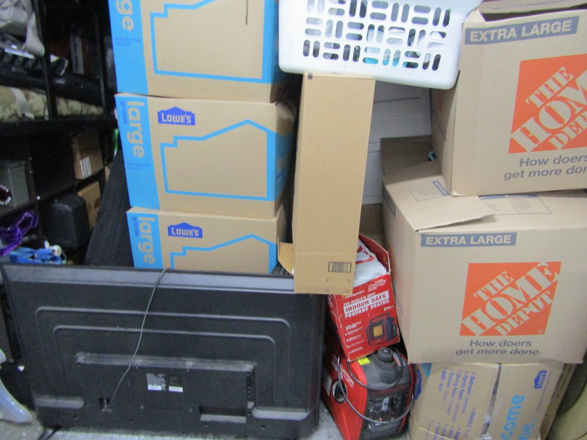 10 x 15 storage unit in Newbury Park, CA