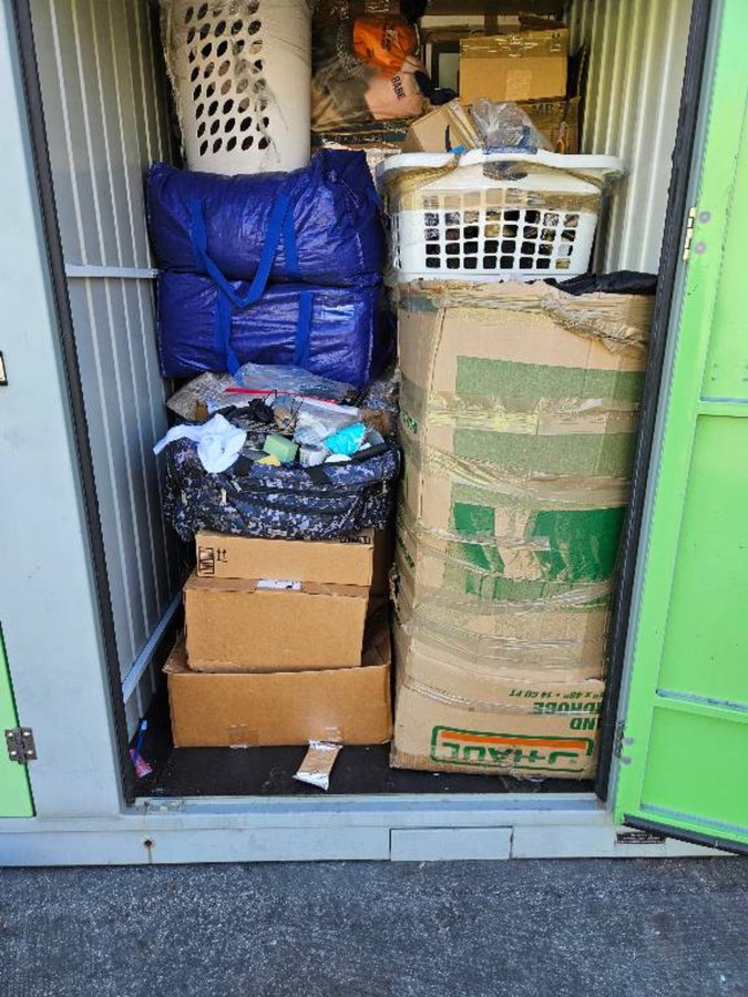 5 x 8 storage unit in Pacoima, CA