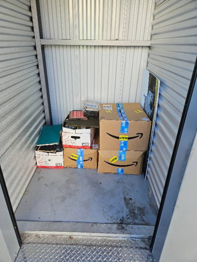 4 x 5 storage unit in Pacoima, CA