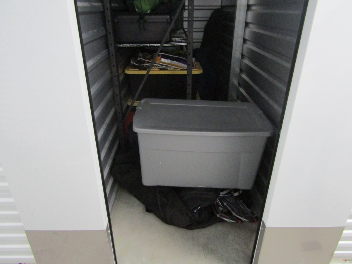 4 x 10 storage unit in Newbury Park, CA