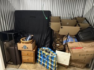 5 x 10 storage unit in Oxon Hill, MD