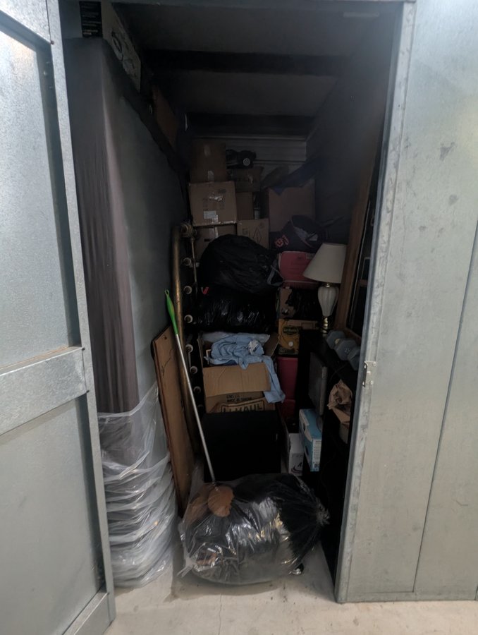 5 x 8 storage unit in Ukiah, CA