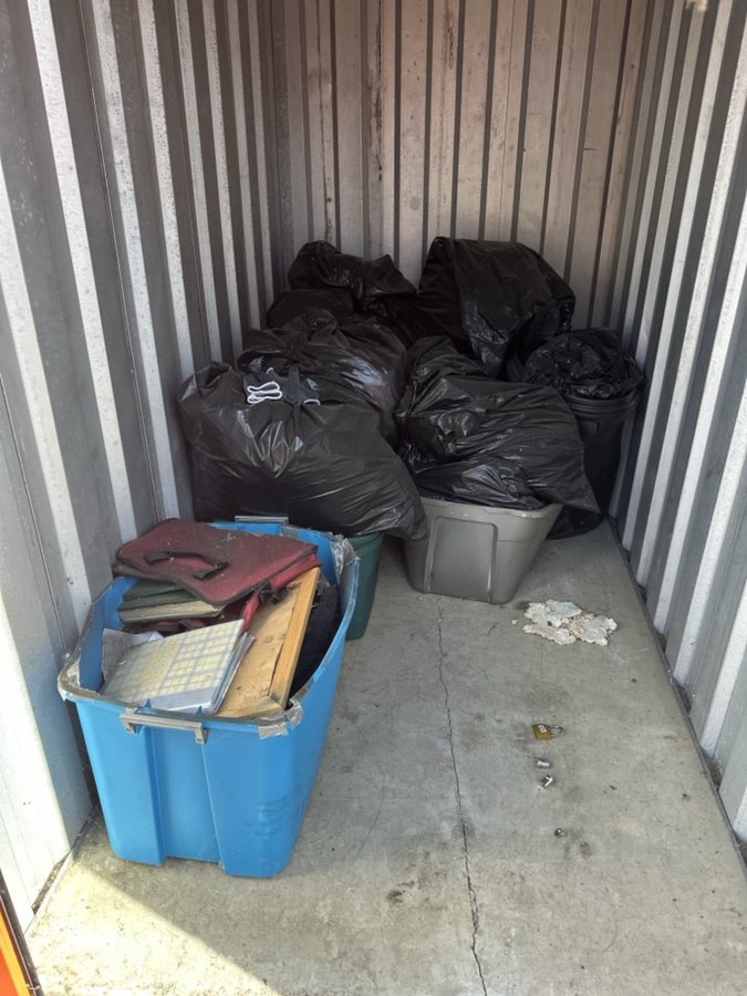 5 x 10 storage unit in Fraser, MI