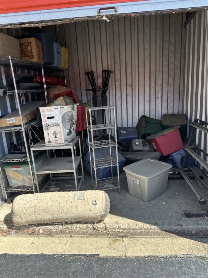 10 x 10 storage unit in Fraser, MI