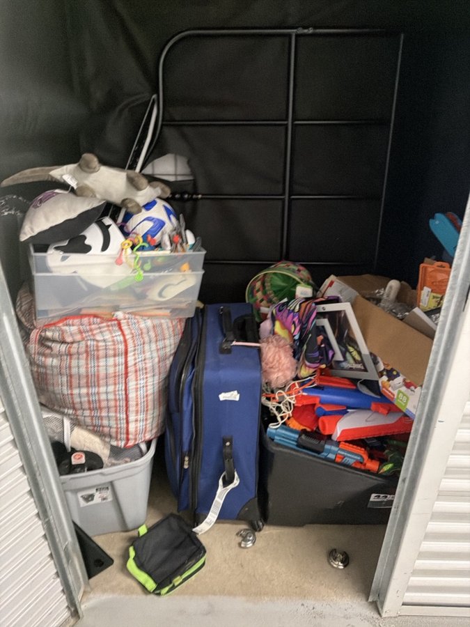 5 x 10 storage unit in Fraser, MI