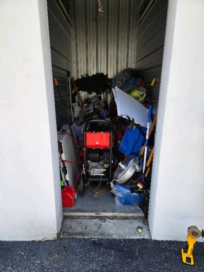 5 x 10 storage unit in Riverview, FL