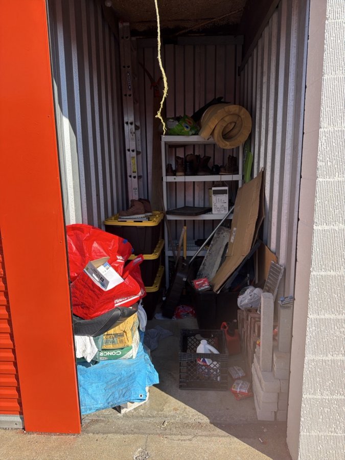 5 x 10 storage unit in Fraser, MI