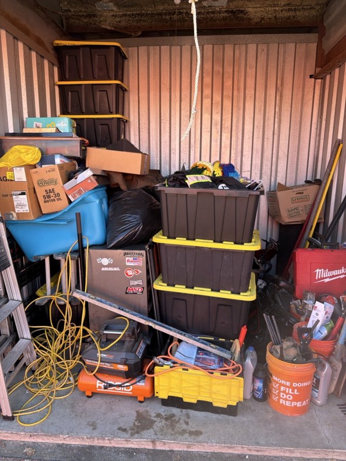 10 x 10 storage unit in Fraser, MI