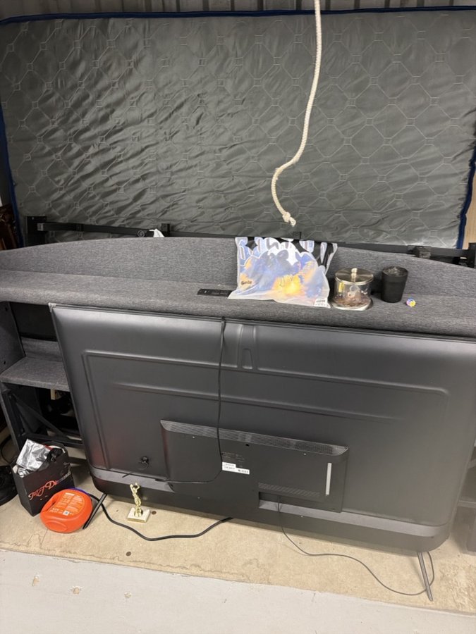 20 x 5 storage unit in Fraser, MI