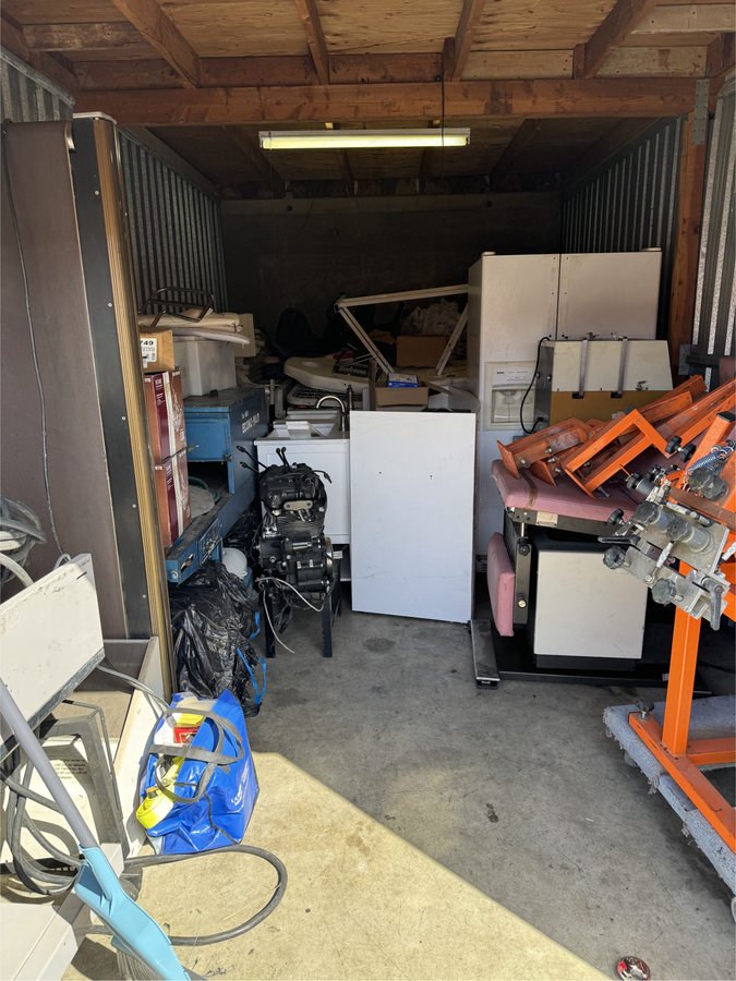 10 x 20 storage unit in Sacramento, CA