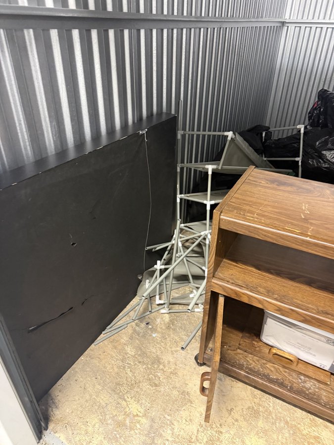 10 x 10 storage unit in Oxon Hill, MD