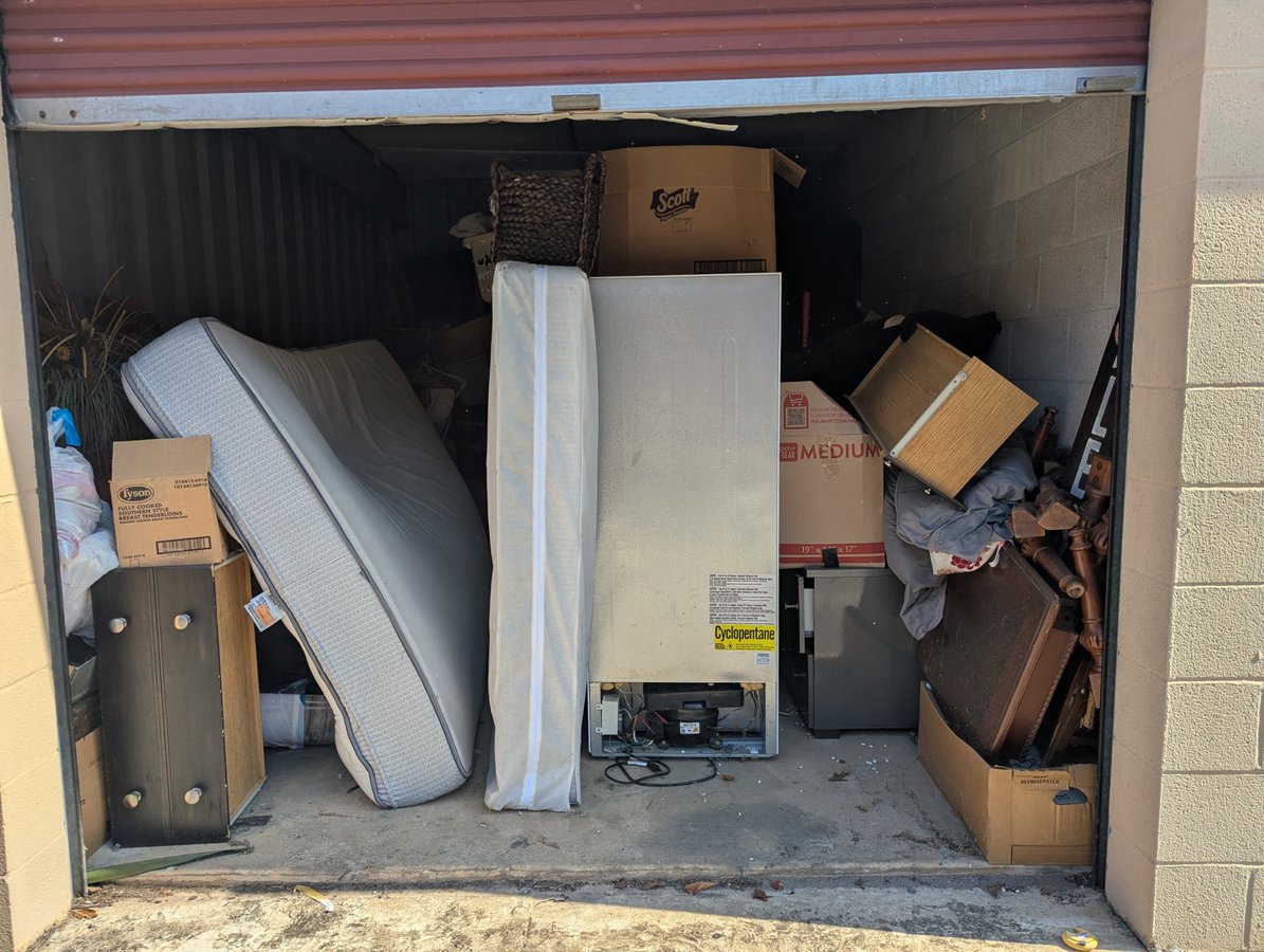 10 x 15 storage unit in Jackson, TN