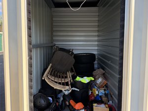 5 x 10 storage unit in Clay, NY