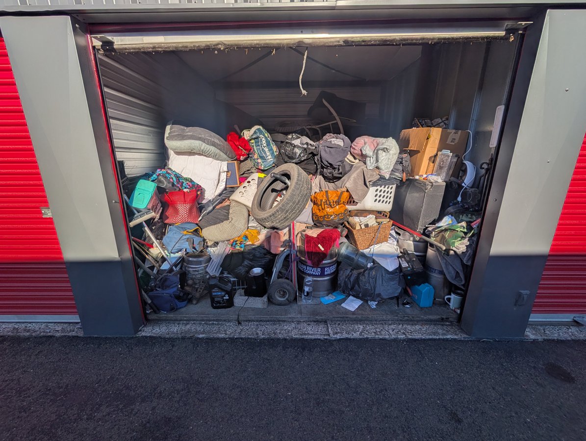 10 x 10 storage unit in Ukiah, CA