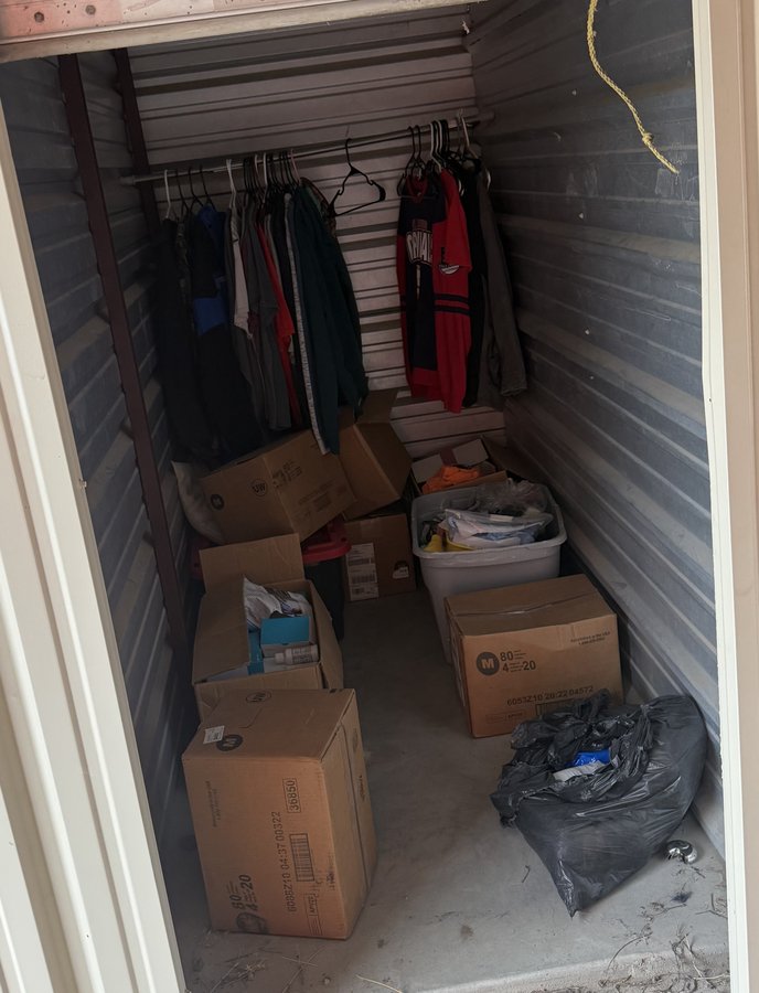 4 x 8 storage unit in Kennett, MO